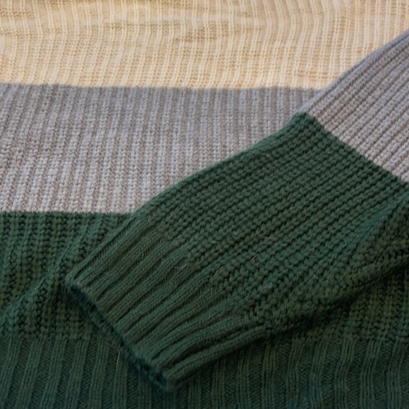 Off the shoulder chunky color block sweater - Picture 7 of 9